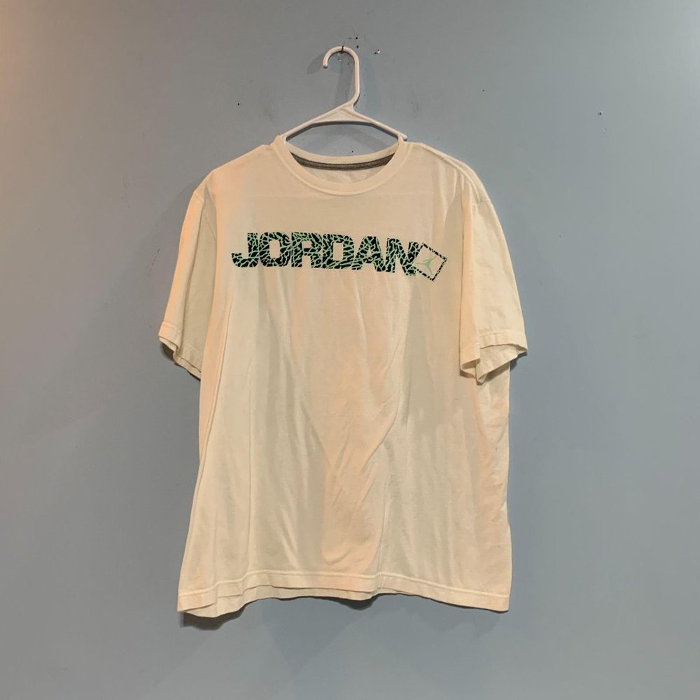 Air Jordan Men’s White Graphic T-Shirt Large